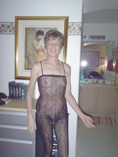 6P Pretty Blonde Milf Beth