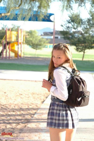 20P Pictures of teen girl Josie Junior showing you her pussy