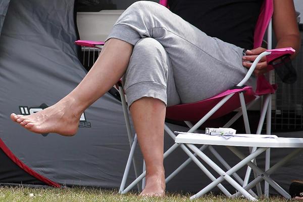 15P Pieds et jambes voyeurs lors d'une exposition canine