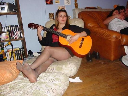 25P Nylon - upskirt - leg 17