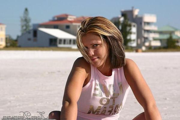 20P Pictures of Karen Dreams showing off her sexy legs on a beach