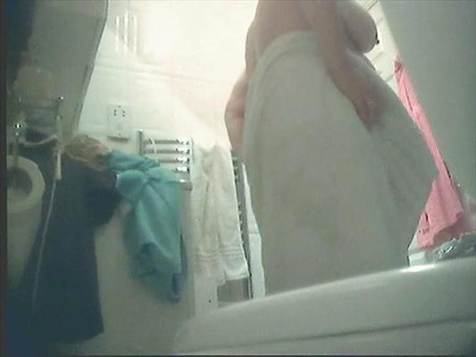 11P 何も知らないぽっちゃり系義理の妹がスパイカメラで捕らえられる