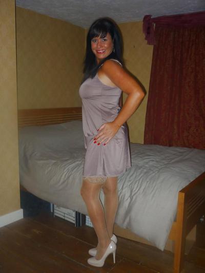 19P English MILF elise