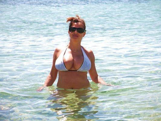 9P Bikini Milf Big Boobs