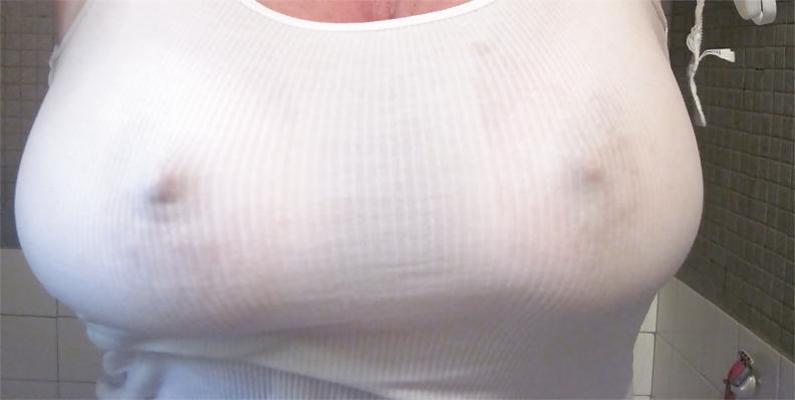 10P Wet white t-shirt