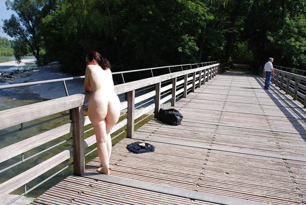 22P Nackt am Fluss , nude at the river