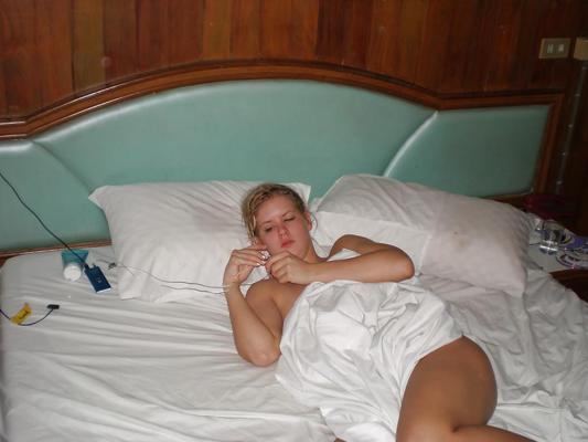 25P Blonde Cutie On Vacation