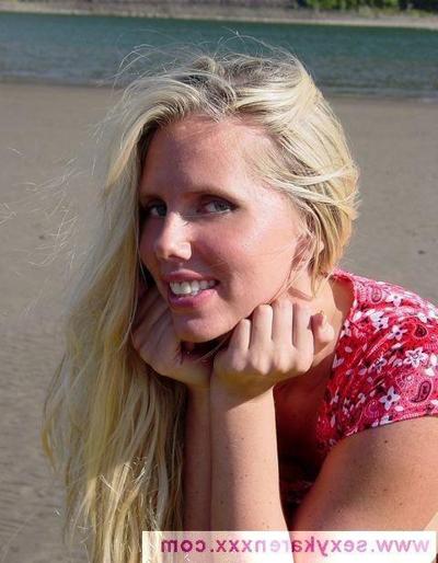 16P Pictures of Sexy Karen showing her boobs on a beach