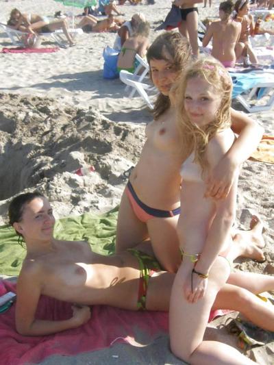 25P Filles lesbiennes sur la plage