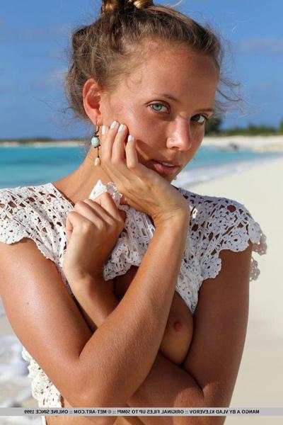 18P Gorgeous blonde Mango A wants you to join her on the nude beach