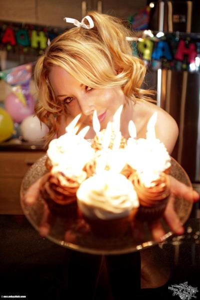15P Fotos de Kayden Kross celebrando su cumpleaños por todo lo alto
