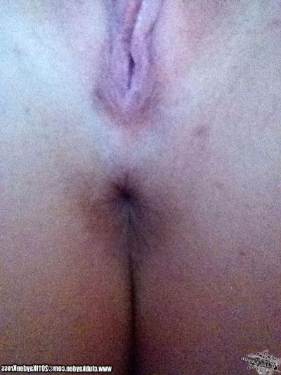 15P Pictures of Kayden Kross taking hot pics of herself