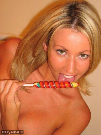 20P Pictures of Kelsey XXX having fun with a sucker