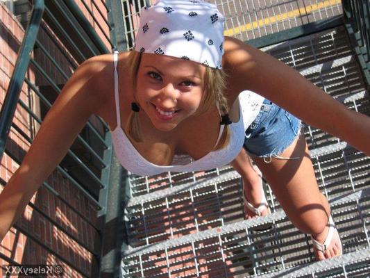 20P Pictures of Kelsey XXX being a cocktease outside
