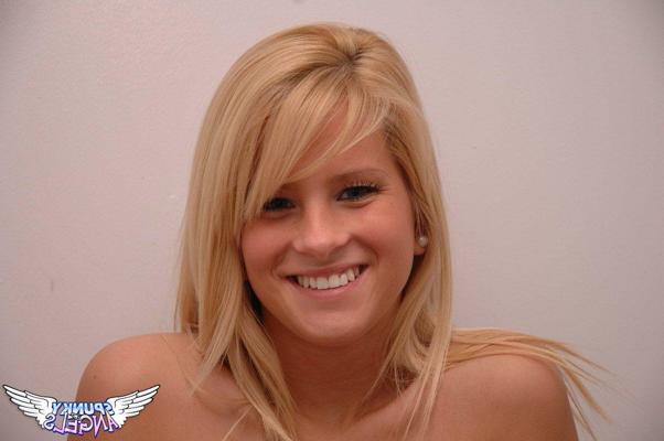 20P Pictures of teen girl Kimmy totally naked for you