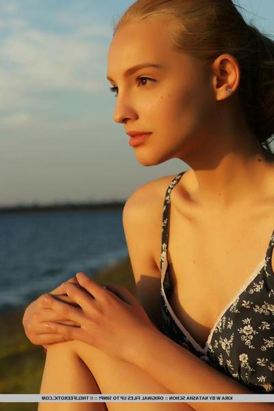 16P Blonde beauty Kira W has a romantic evening prepared for you