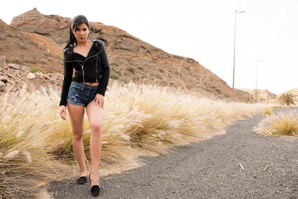 16P Brunette hottie Lady Dee gets naked outside in "Travelling"