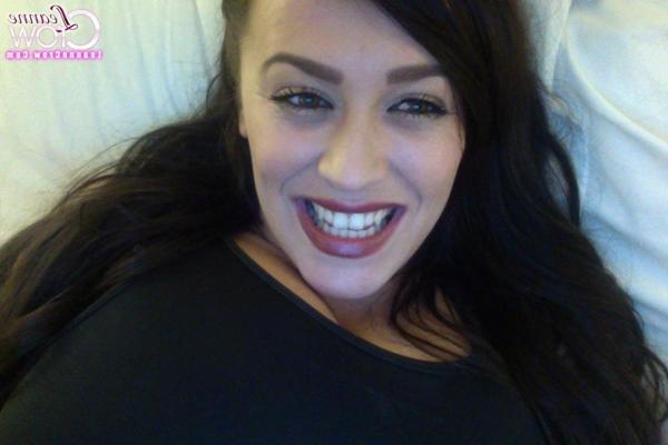 15P Leanne Crow shares selfies of her enormous titties