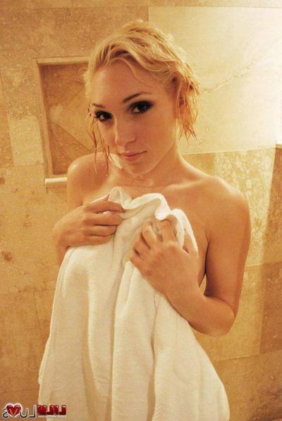 16P Bilder von der Teenagerin Lily Luvs, die für dich extrem nass wird