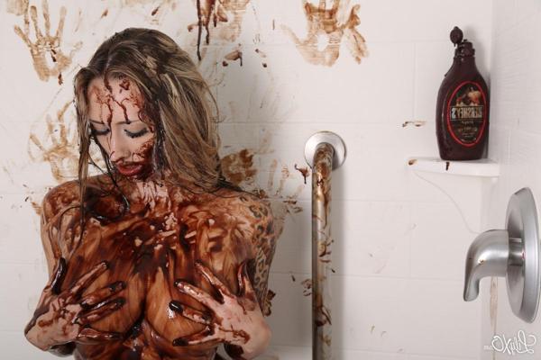 15P Lily Xo covers her sexy body with chocolate
