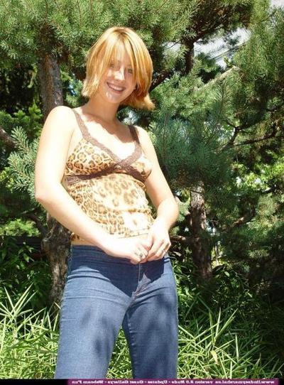 15P Lindsey flashes us in her back yard
