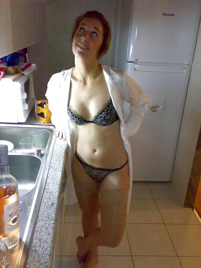15P Adolescente nu em casa!