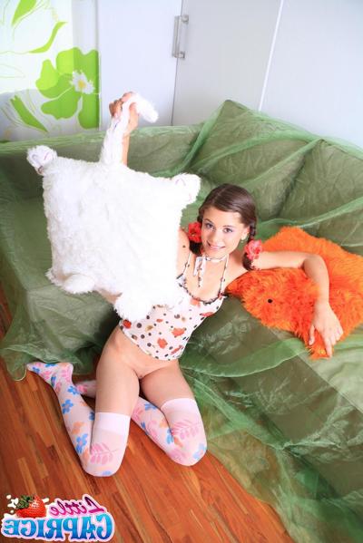 20P Pictures of Little Caprice spreading her legs for you