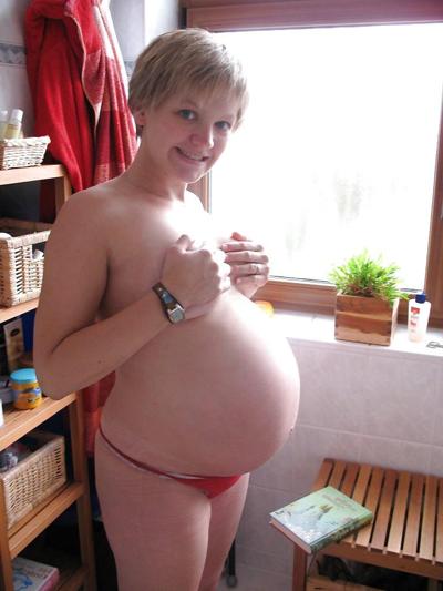7P Bereit, das schwangere Baby zum Platzen zu bringen