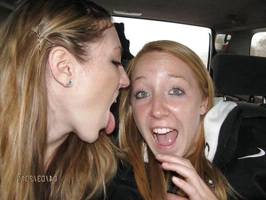 25P Cute Teens -Mouth Wide Open 
