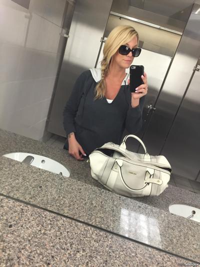 15P Xo Gisele shares some selfies that she took with her cell phone