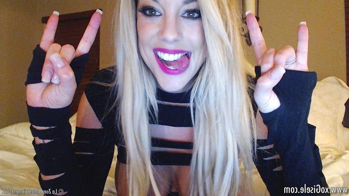 15P Gisele usa batom que combina com sua calcinha enquanto brinca com você na cam