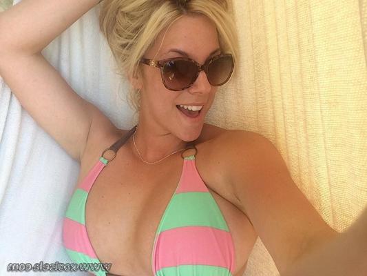15P xoGisele mostra seu corpo peitudo em suas fotos de verão