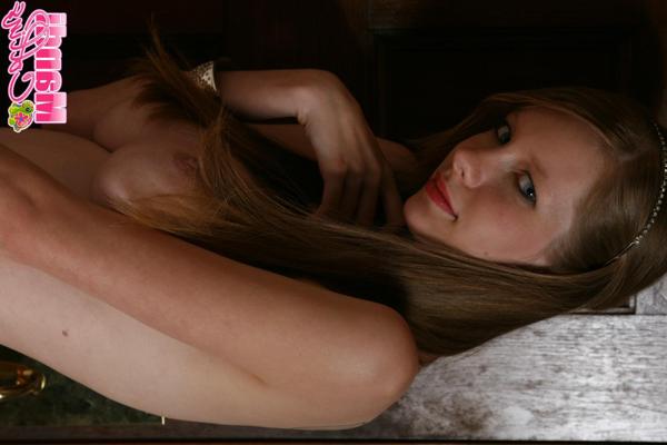 15P Pictures of busty teen redhead Mandi Collins giving your cock a tease