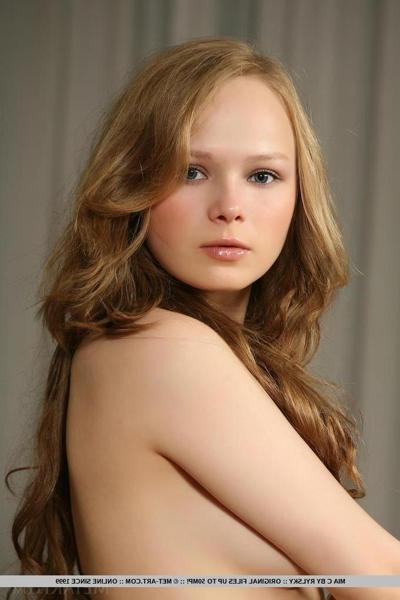 18P Blonde girl Mia C gets completely nude just for you
