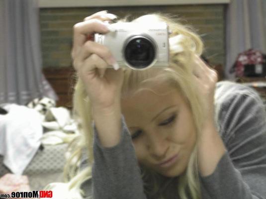 16P Pictures of teen babe GND Monroe taking hot pics of herself