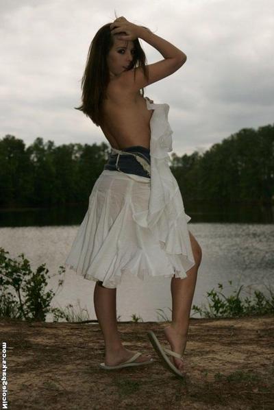 15P Pictures of teen model Nicole Sparks teasing outside