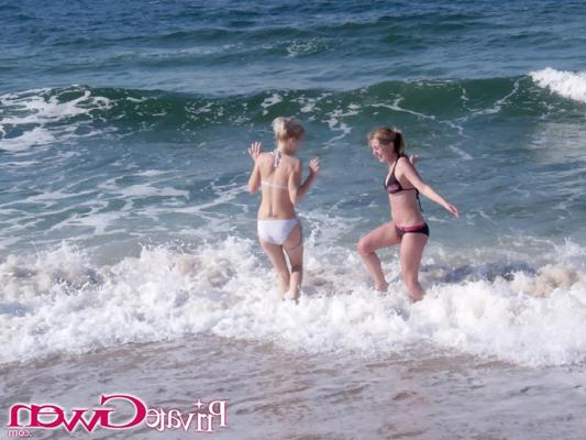 16P Pictures of teen Private Gwen making out with her girlfriend on a beach