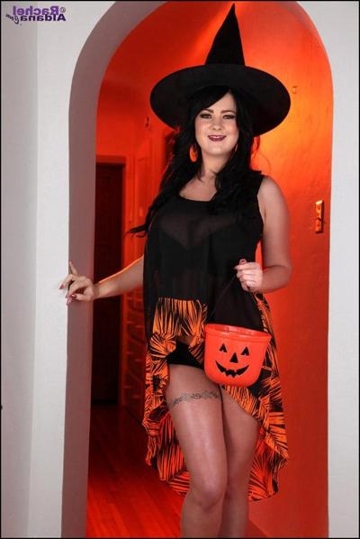 12P Rachel Aldana zeigt dir zu Halloween ihre wahnsinnig großen Brüste