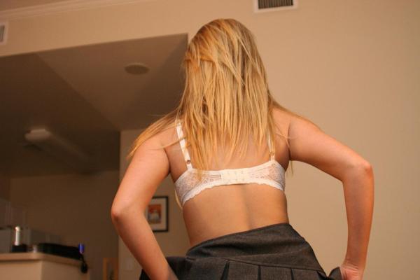 20P Pictures of Samantha Gauge dancing in her panties