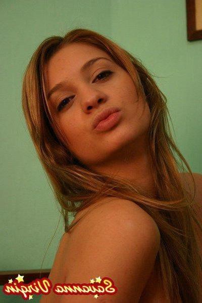 16P Pictures of Savanna Virgin strutting her stuff at home