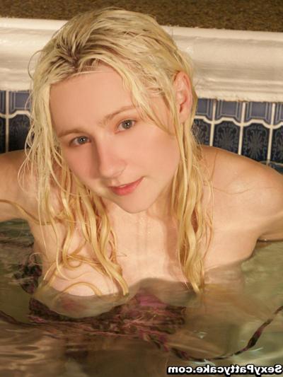 16P Pictures of teen girl Pattycake getting all wet for you
