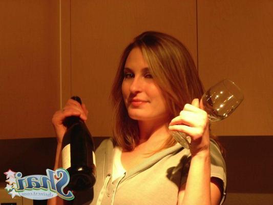 20P Pictures of teen Shai West fucking a wine bottle