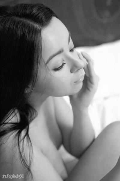 16P Brunette girl Shania gets naked and shows you her hairy pussy