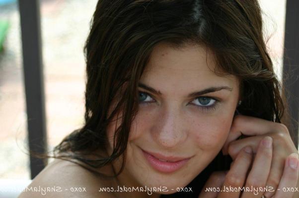 18P Pictures of Shayla Model getting out of her bikini