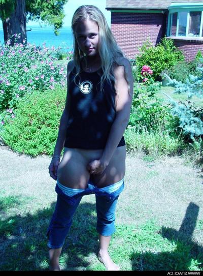 20P Pictures of teen girl Staci.ca flashing you outside