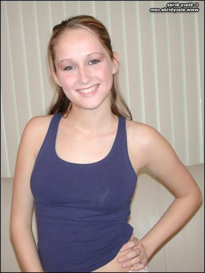 20P Pictures of a college coed showing you her fun parts