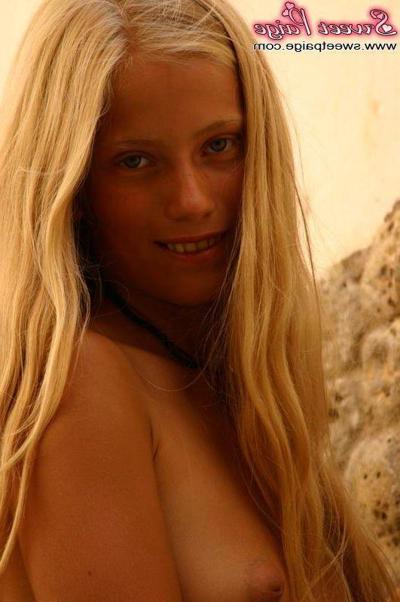 15P Pictures of Sweet Paige showing her hot teen body