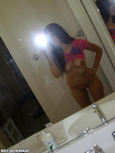 20P Beautiful teen Tabitha shares some selfies of her hot body