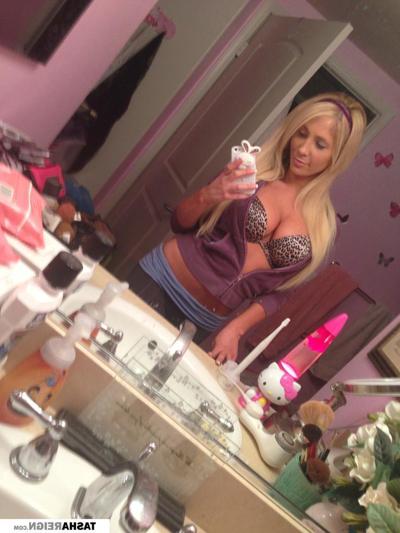 15P Diverses photos de Tasha Reign, candides et excitées.