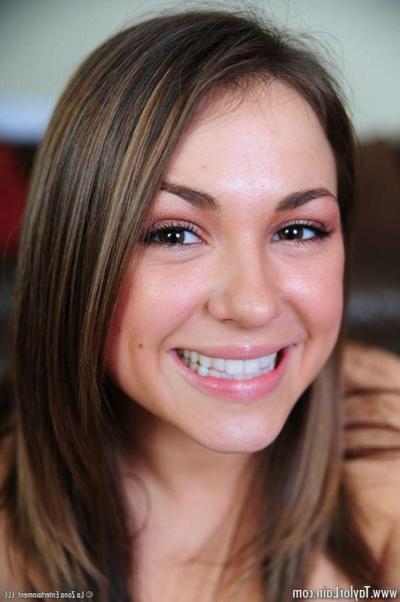 15P Pictures of teen chick Taylor Lain stripping for your pleasure
